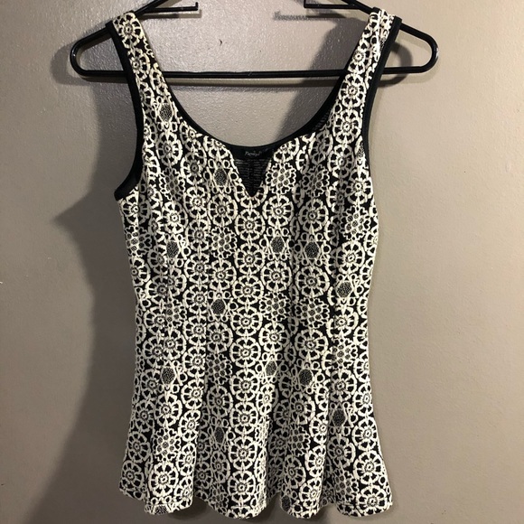 Cute printed black and white top ✨ - Picture 1 of 1